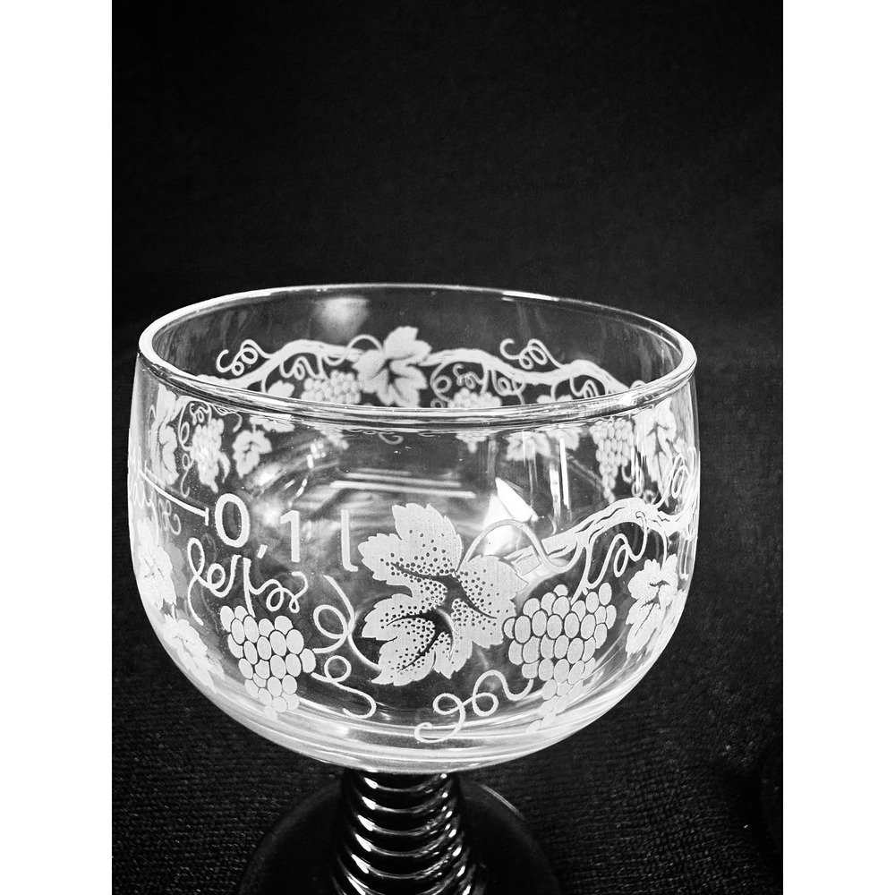 Luminarc France Green Etched Grapevine Wine Glasses beehive Stem ribbed Set of 2 - Picture 6 of 14